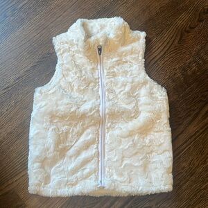 Kids cream fuzzy The North Face Vest. Size 5T.